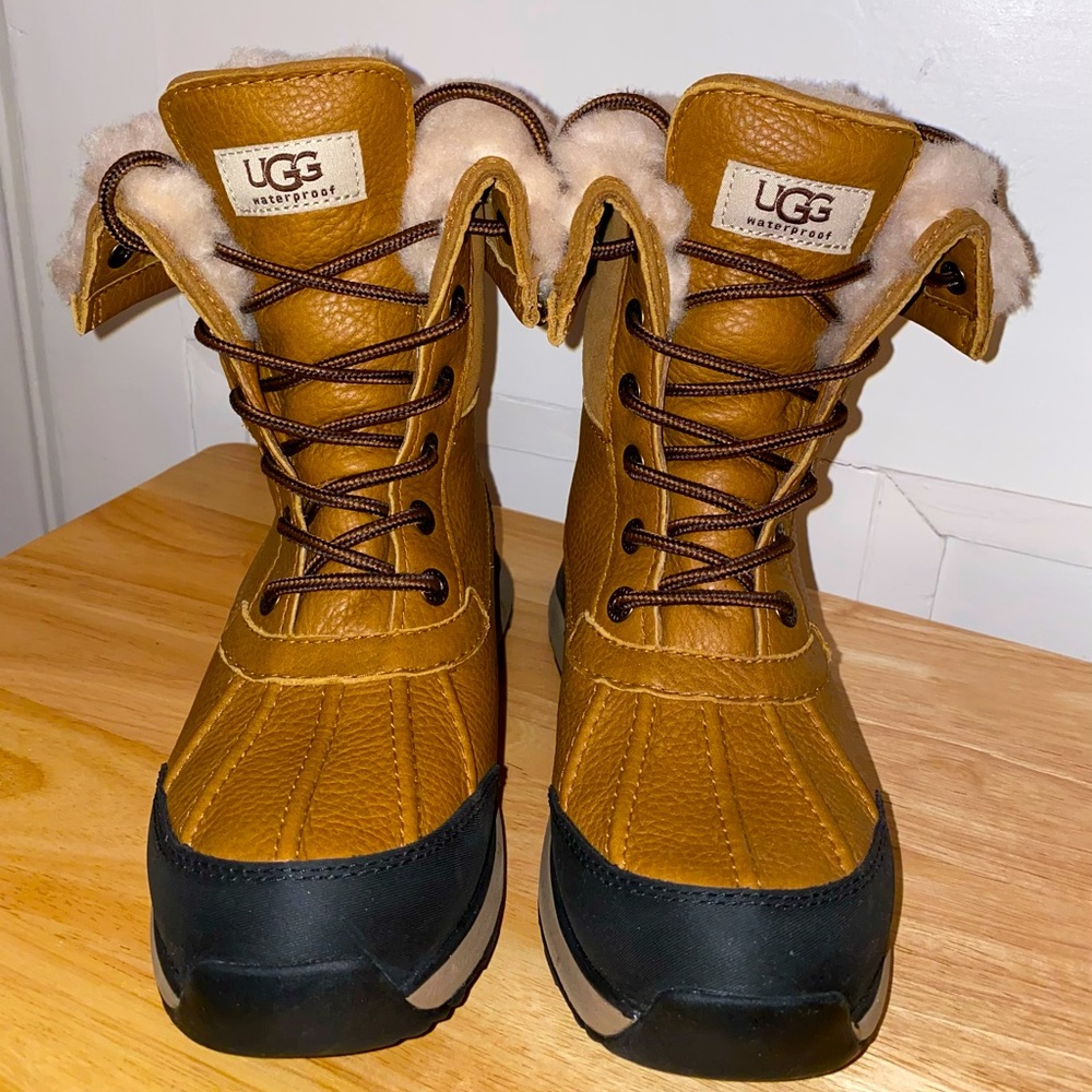 UGG Women's Adirondack III Boots Size 6